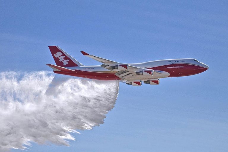 This Boeing 747 Can Drop 74K Liters Of Fire Fighting Suppressant To ...