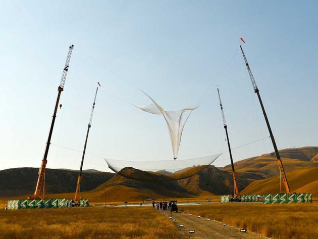 Luke Aikins 25,000 Feet Jump Without Parachute