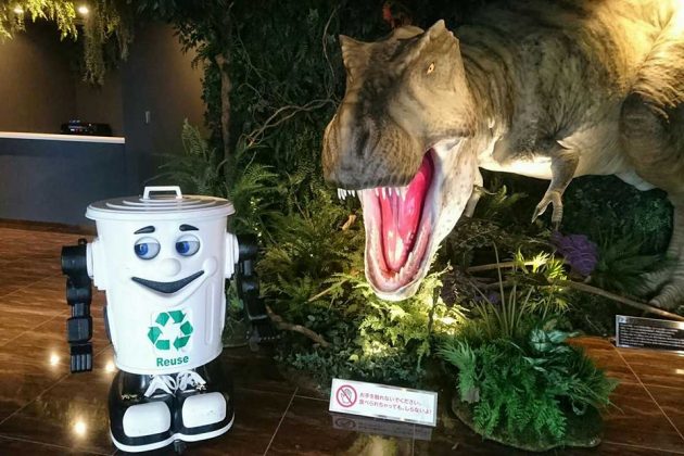 Henn-na Hotel Tokyo Has Dinosaur Robot Receptionist