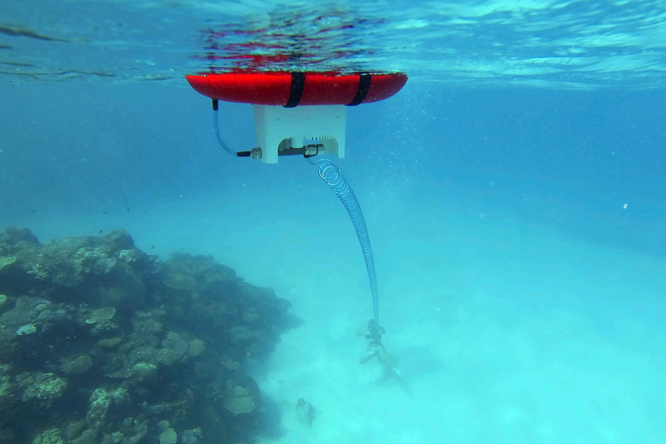 This Dive Tank Floats On The Surface So You Dive Without Being Weighed