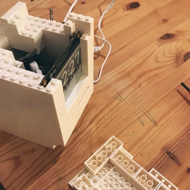 Functional LEGO Macintosh Classic by Jannis Hermanns