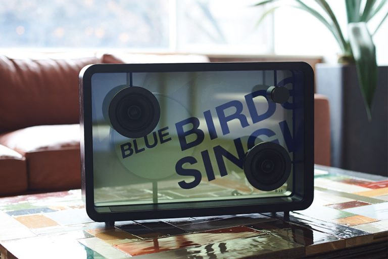 Lyric Speaker Displays Song’s Lyrics Expressively On Its 22” Clear