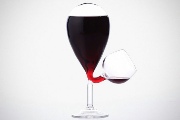 Self-filling Glass Tank Wine Glass