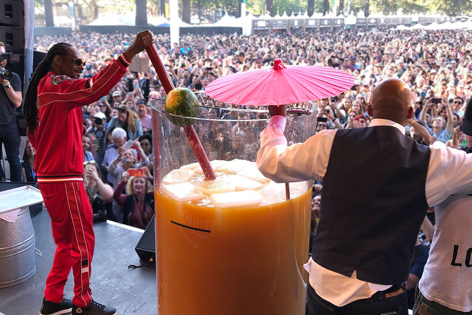 Snoop Dogg Mixes His Way To Guinness World Records With Giant Cocktail