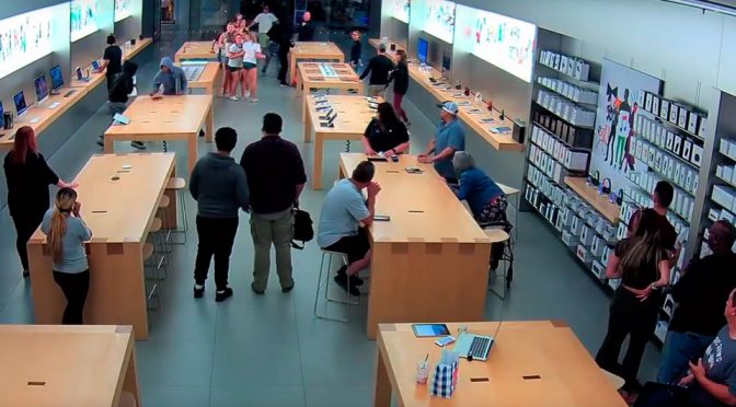 Apple Store Robbed In Front Of Shocked Customers And Employees - SHOUTS