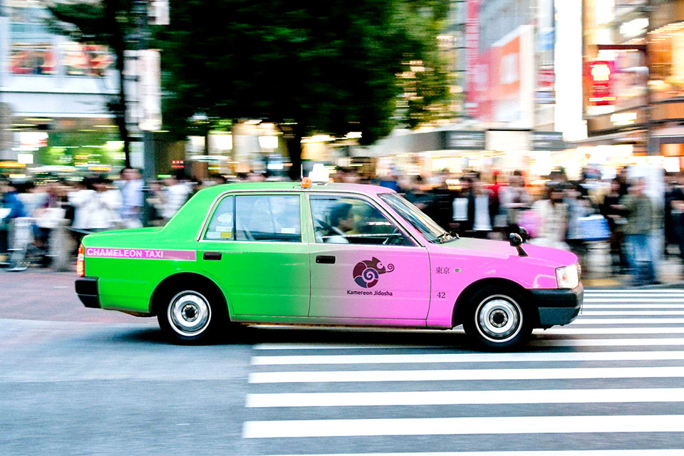 Tokyo s Taxis Change Vehicle Color To Indicate The Taxi s Status Shouts