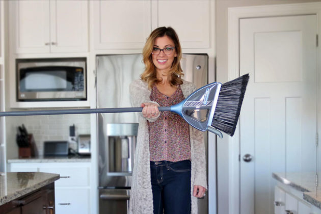 VaBroom Broom With Vacuum Function