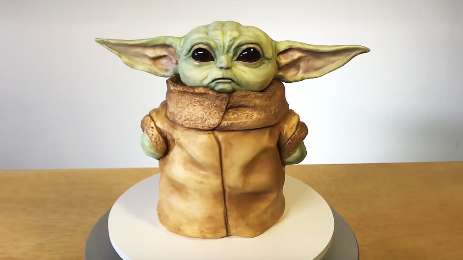 This Baby Yoda Cake Is So Adorable That You Won’t Bear To Cut It, Let Alone Eating It