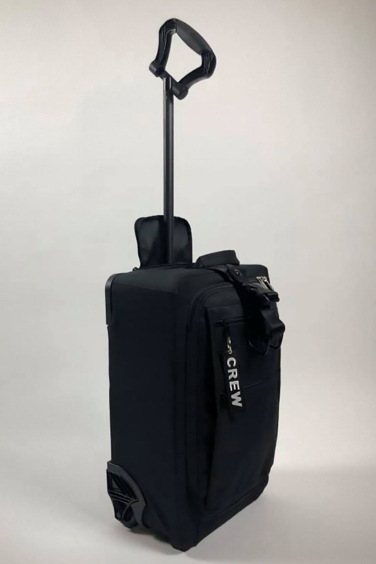 This Suitcase Has No Fancy Tech. It has Aircrew’s Proven Usability And