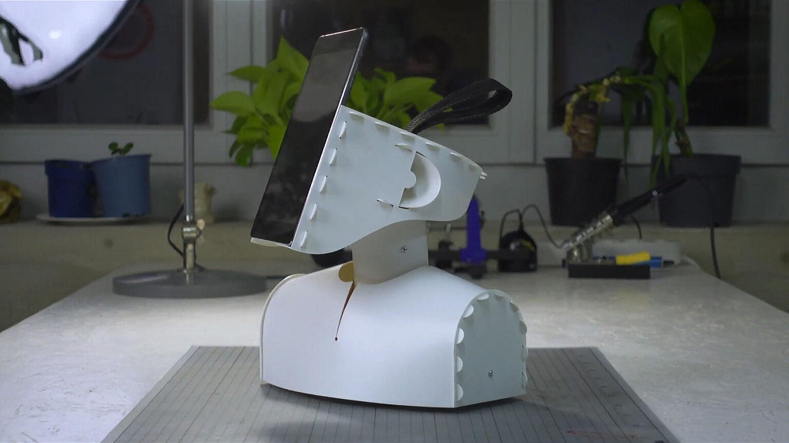 This DIY Telepresence Robot Will Turn Its Head As The Other Party Does So