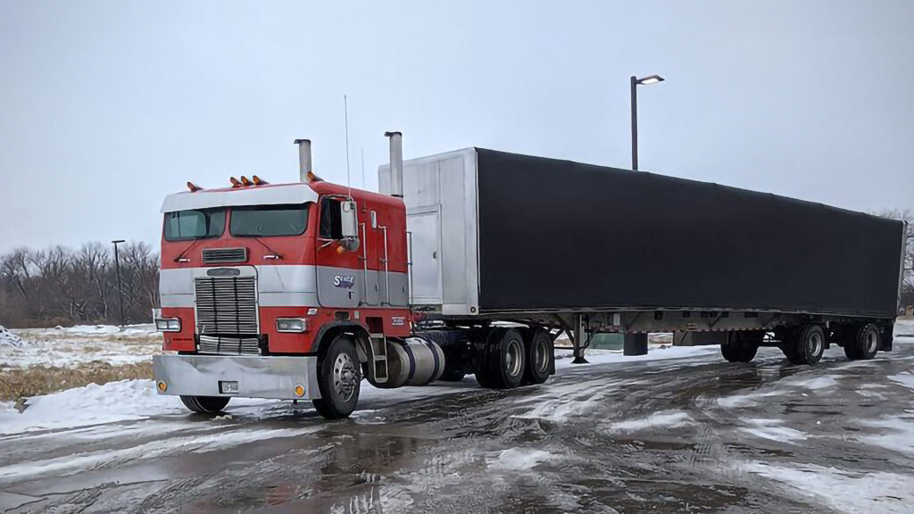 1987 Freightliner Truck from Transformers Bumblebee Movie