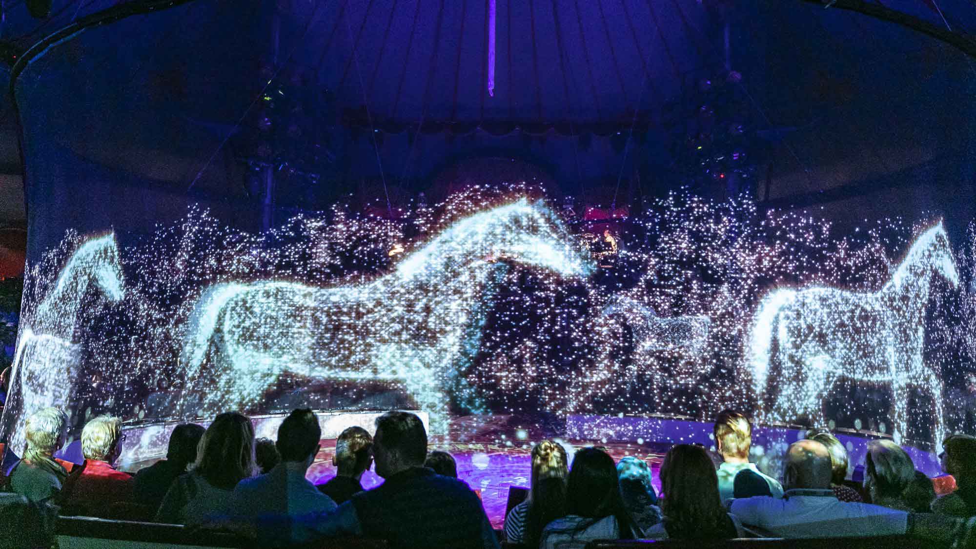 Circus Roncalli Uses Hologram for Circus Performances