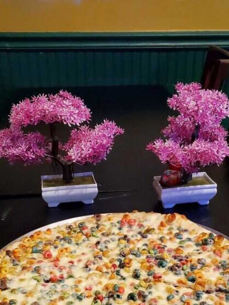 A Pizzeria In Iowa Is Serving Froot Loops Pizza For Breakfast. Yes ...