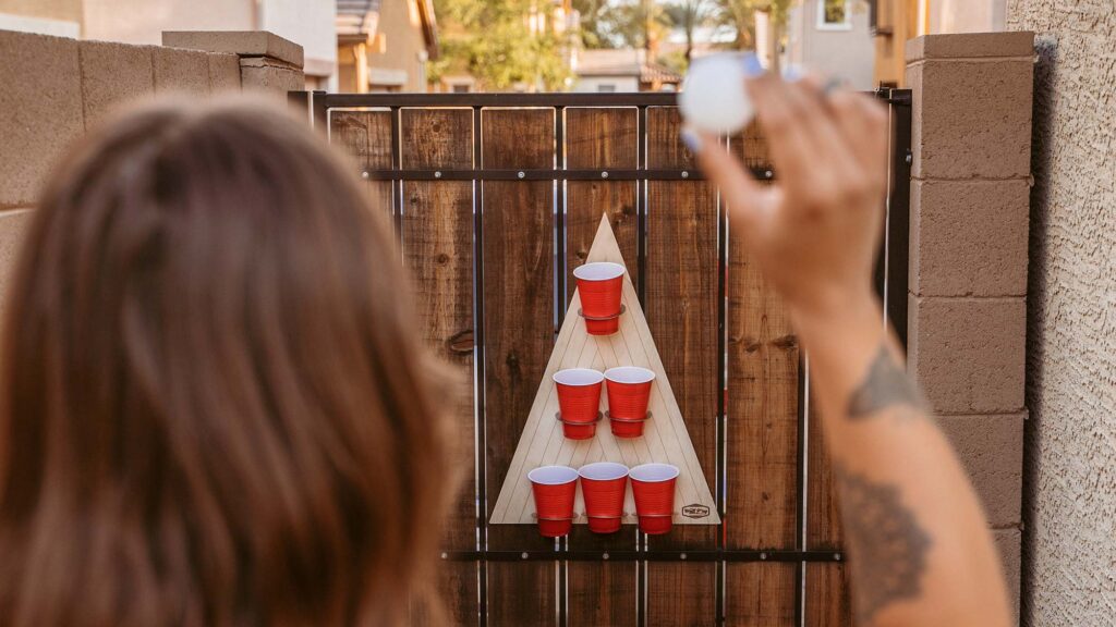 Free Pong Wall-mounted Beer Pong