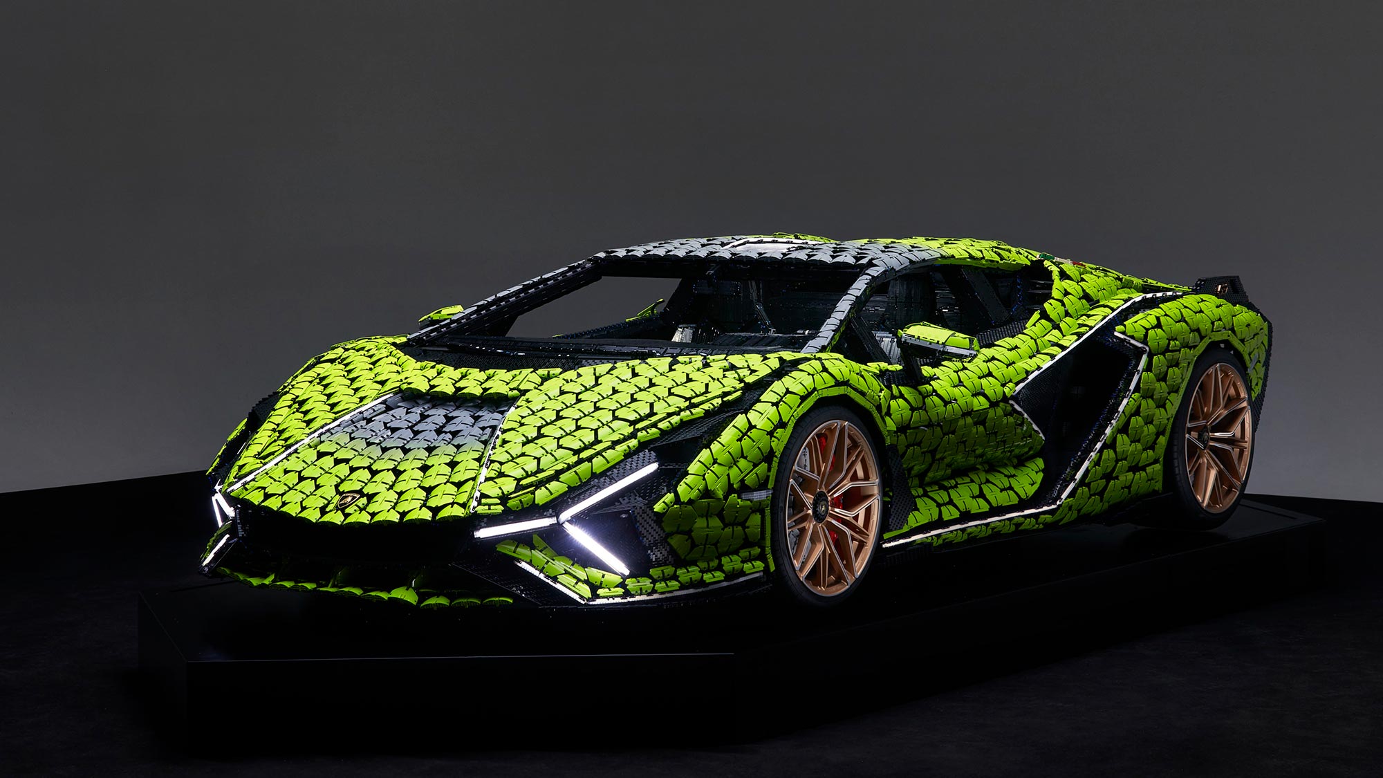 Life-sized LEGO Technic Lamborghini Sían FKP 37