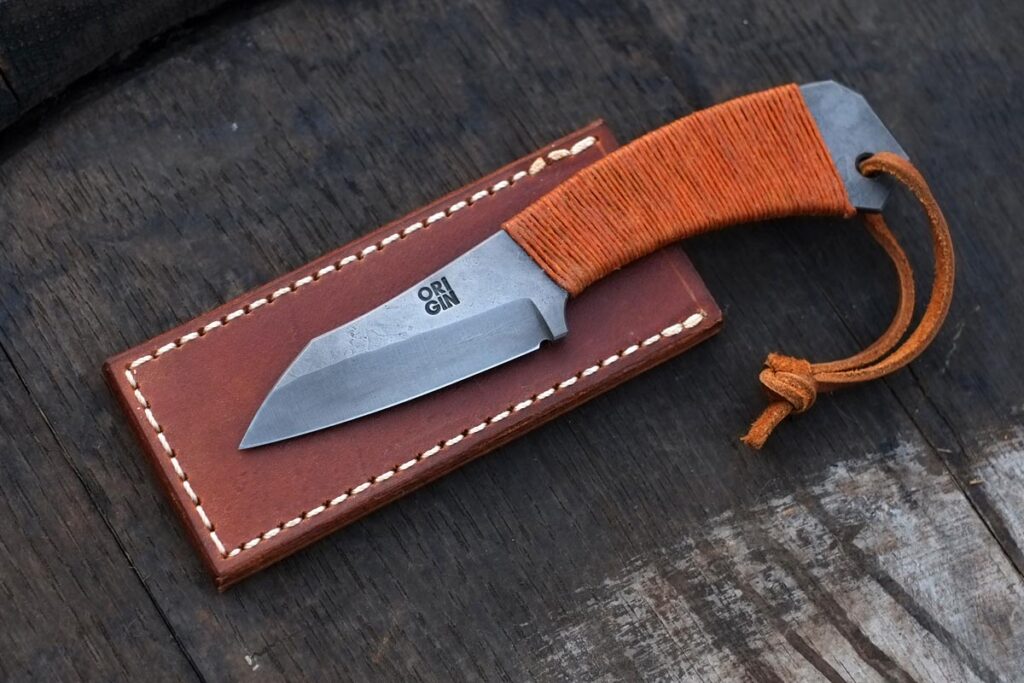 The TILI Minimalist Fixed-blade Pocket Knife