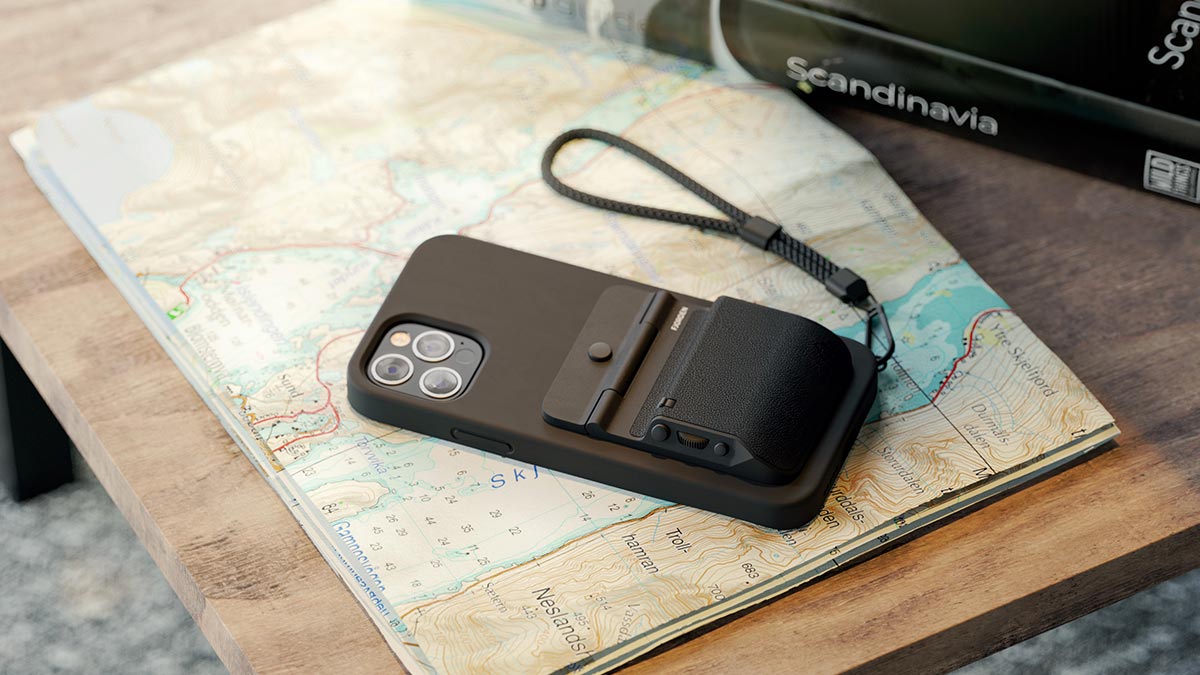 Turn Your iPhone Into A Power Compact Camera With This Clever Camera