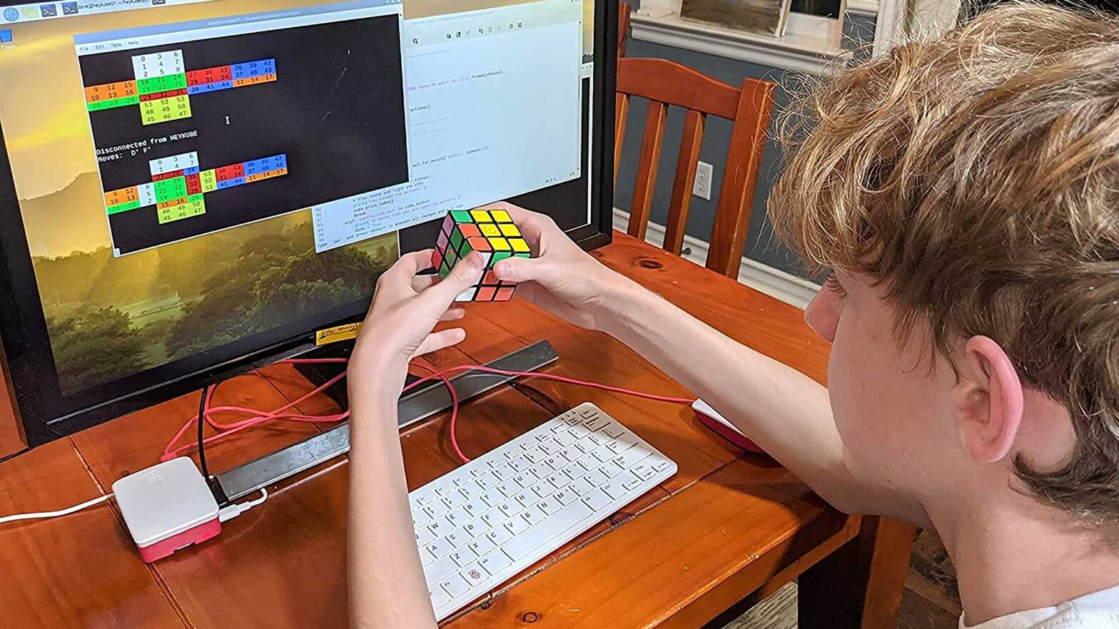 Programmable HEYKUBE Lets You Learn How To Solve A Rubik’s Cube