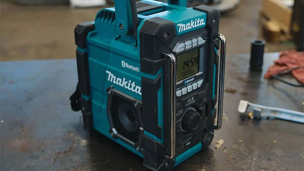 Makita Cordless Bluetooth Job Site Charger and Radio