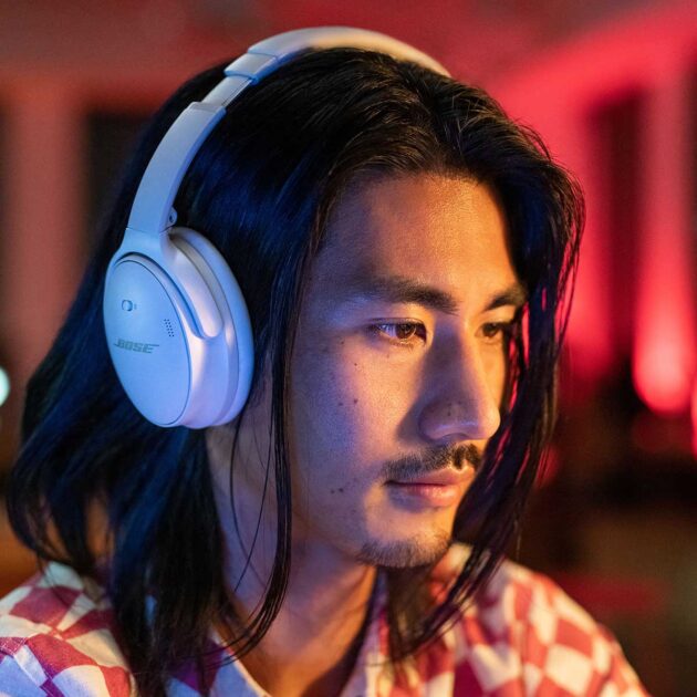 Bose 45 Headphones Has New Aware Mode, 24Hour Battery Life