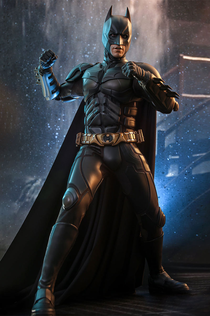 Hot Toys The Dark Knight Batman 1/4 Scale Collectible Figure