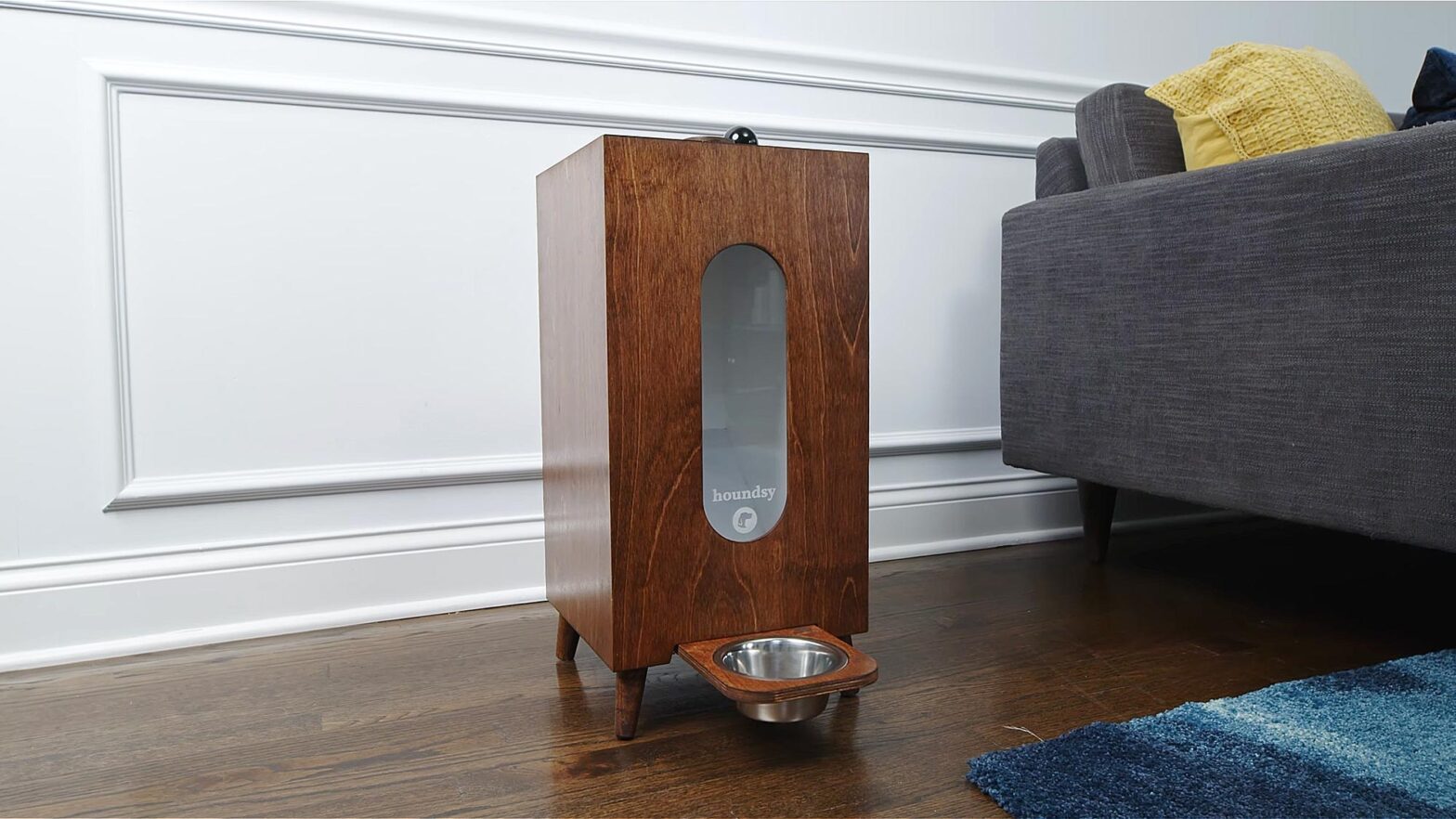 Houndsy Is A Dog Kibble Dispenser That Is Analog And Oozes With