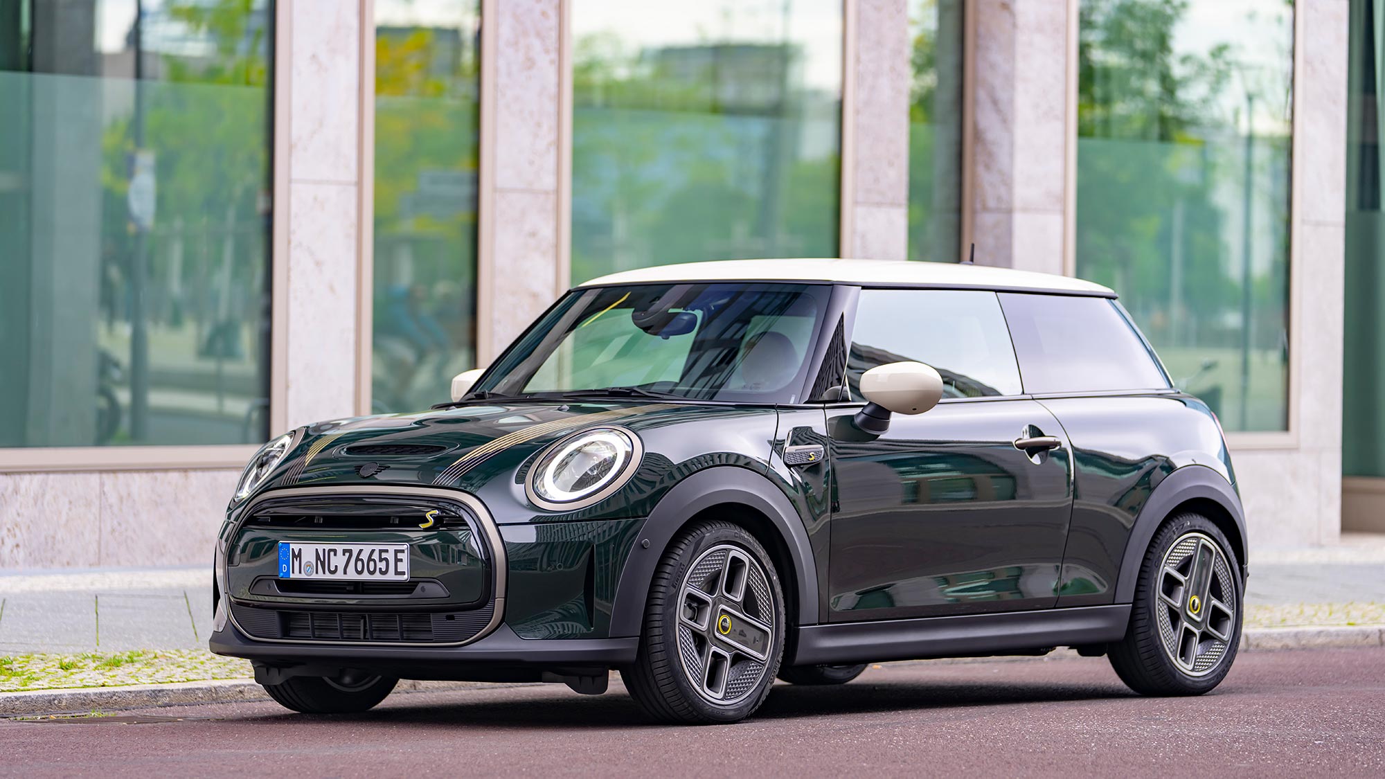 MINI Cooper SE EV in the Resolute Edition