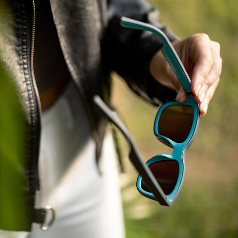 Ampere Dusk Appenabled Electrochromic Smart Sunglasses