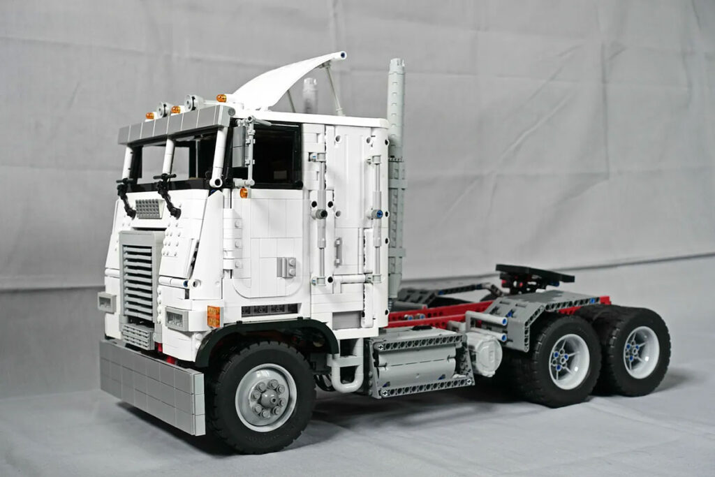 LEGO Ideas Freightliner FLA 9664 by Michael217