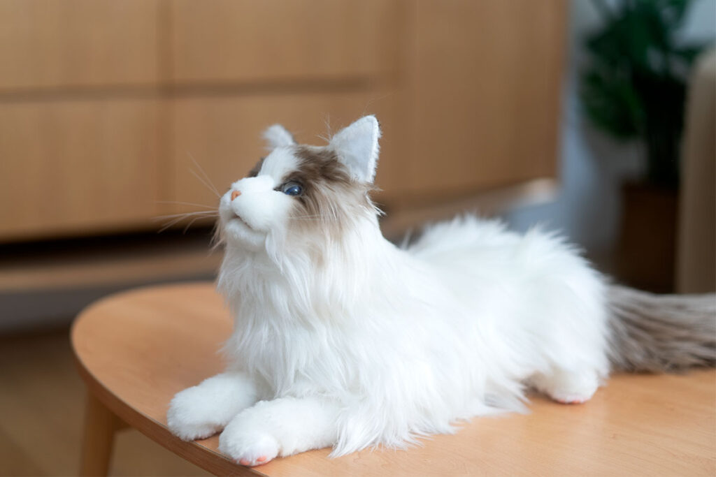 Lifelike best sale robotic cat