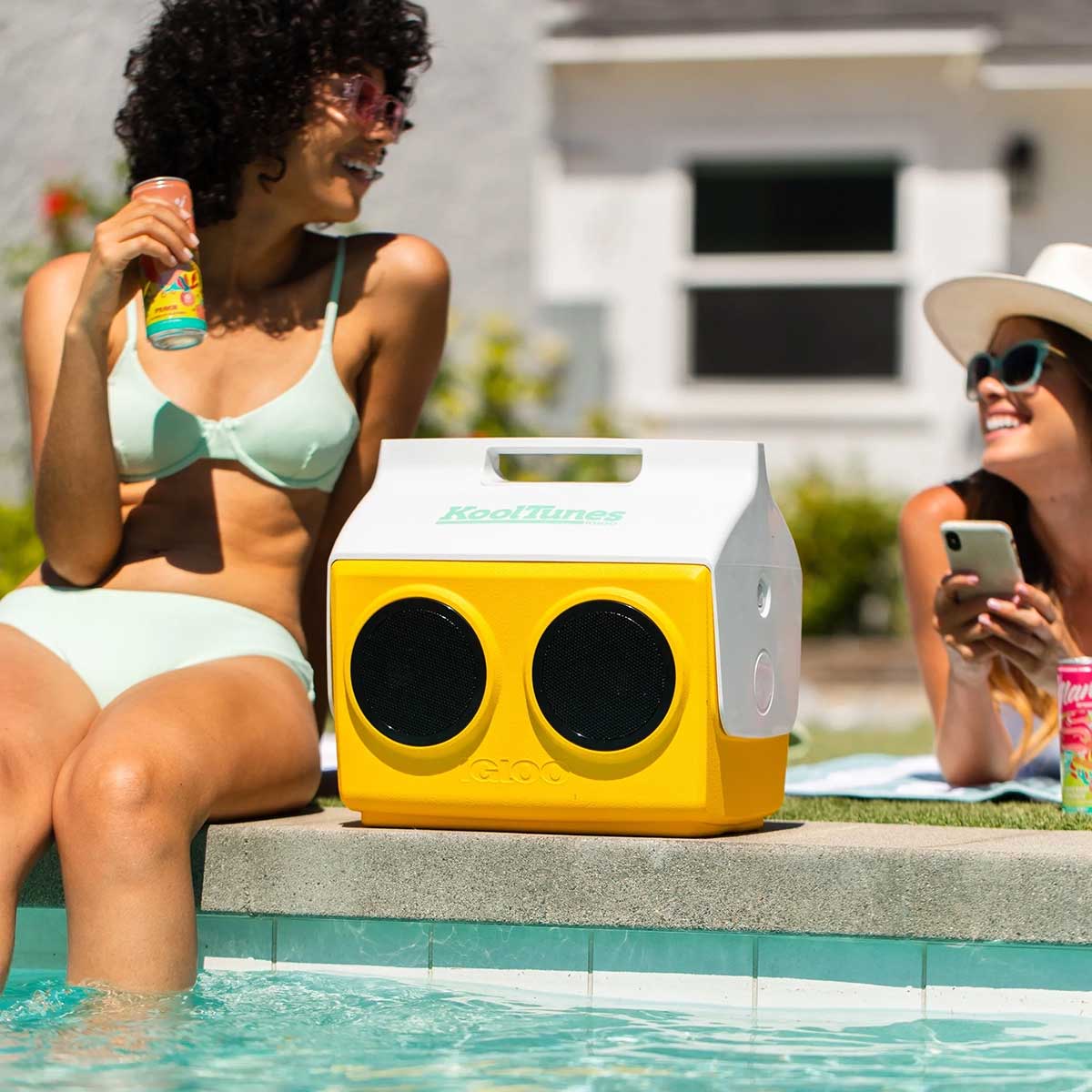 Igloo Coolers KoolTunes Playmate Cooler