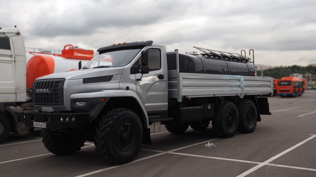 What To Consider Before Buying A Flatbed Truck