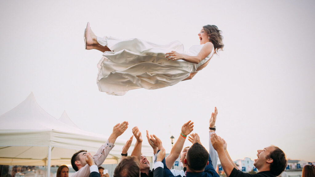 Here’s How To Style Your Wedding Party