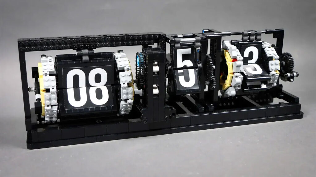 LEGO Mechanical Flip Clock by Sariels Bricks and Pets