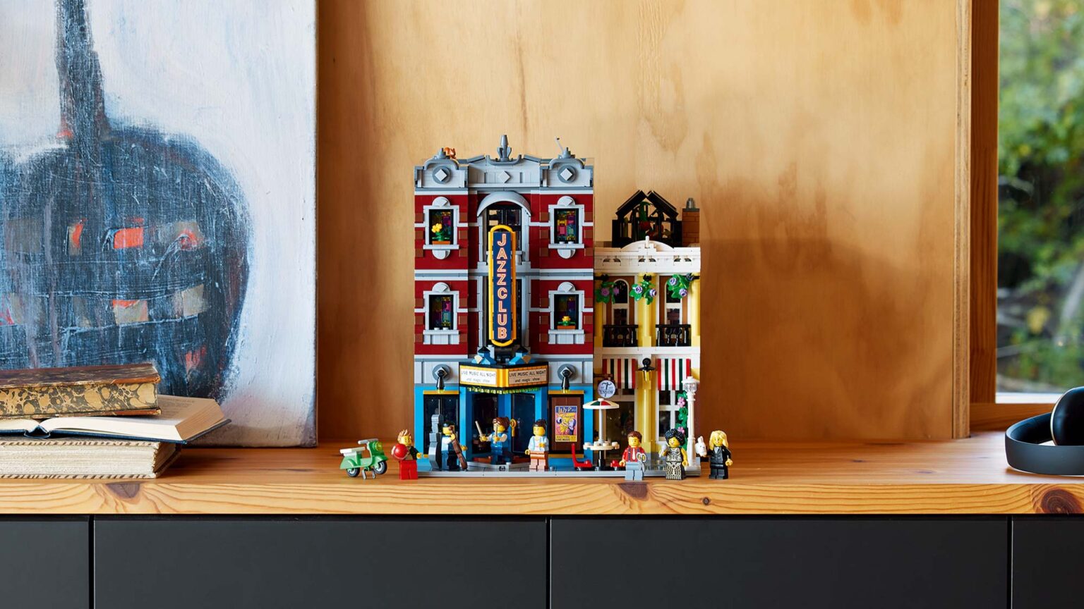 LEGO Icons Jazz Club (10312) Is Here To Jazz Up Your Modular Building ...