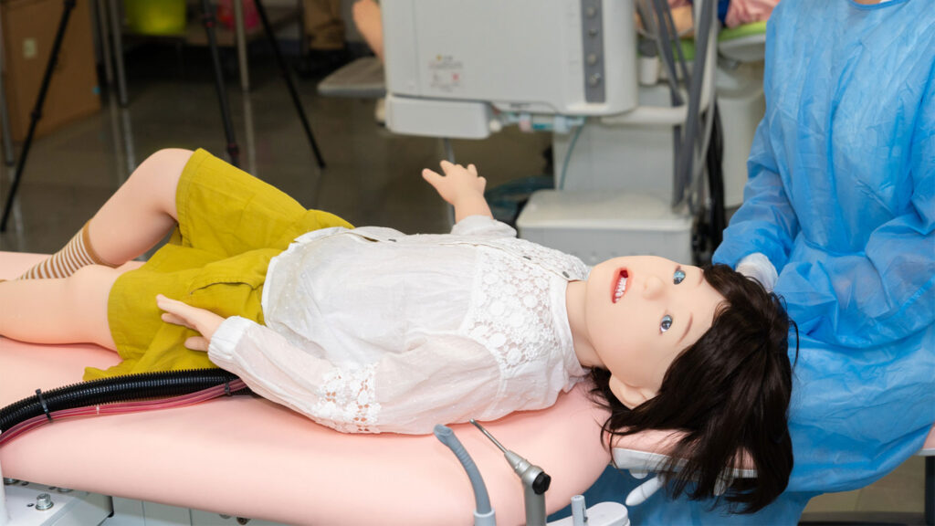 Pedia Roid This Child Robot Lets Dental Students Practice Handling Struggling ...