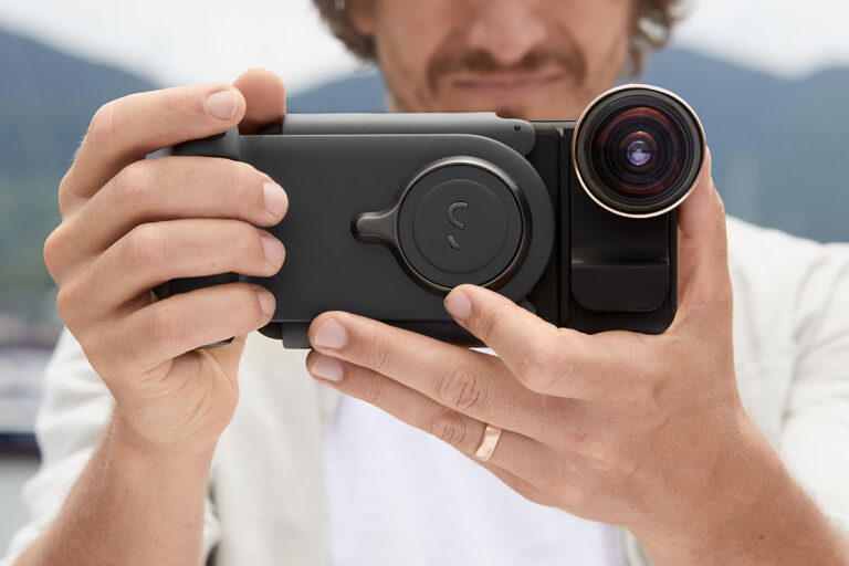 Shiftcam ProGrip Will Lend Your Smartphone With A DSLR-style Grip