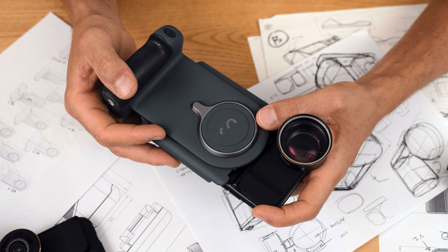 Shiftcam ProGrip Will Lend Your Smartphone With A DSLR-style Grip