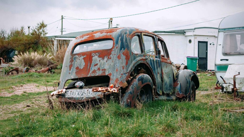 From Eyesore To Empty Space: Steps To Remove Junk Vehicles From Your Property