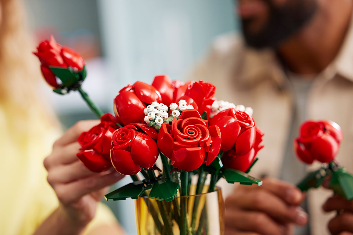 LEGO Icons Bouquet of Roses (10328) Building Set: The Timeless Classic ...