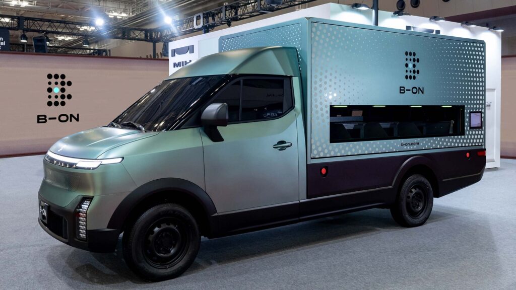 B-ON Pelkan eLCV and Smart Package Dispenser