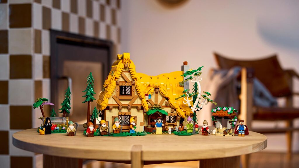 LEGO Snow White and the Seven Dwarfs’ Cottage (43242)