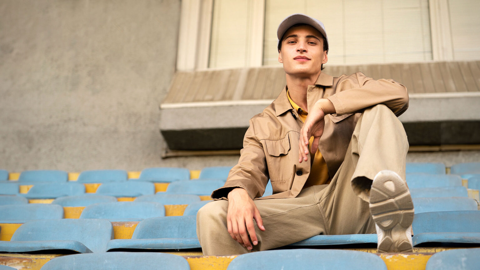 Populer Man Exploring Popular And Upcoming Men's Fashion Trends