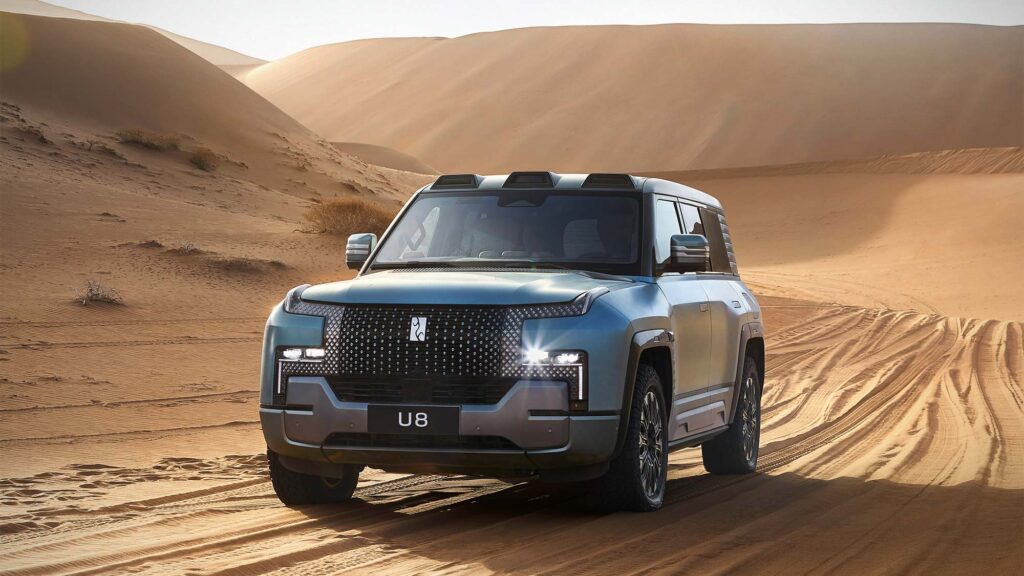 Yangwang U8 Plug-in Hybrid Luxury SUV