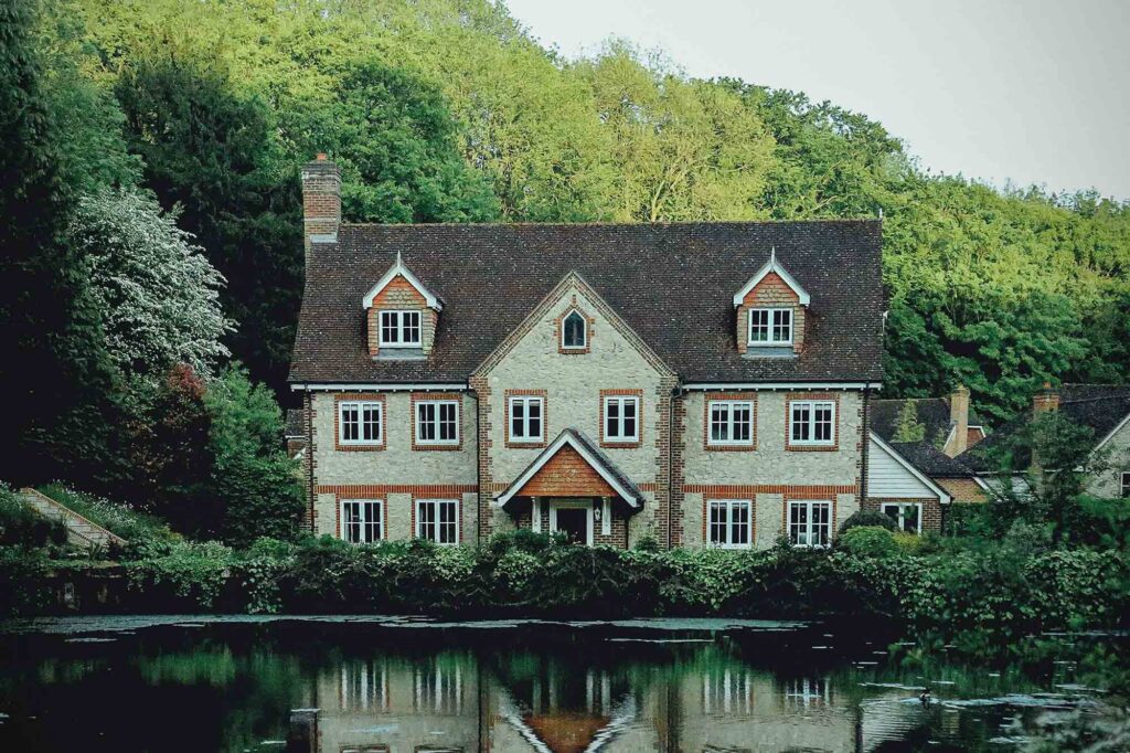 6 Essential Tips For Finding Your Perfect Lake Home