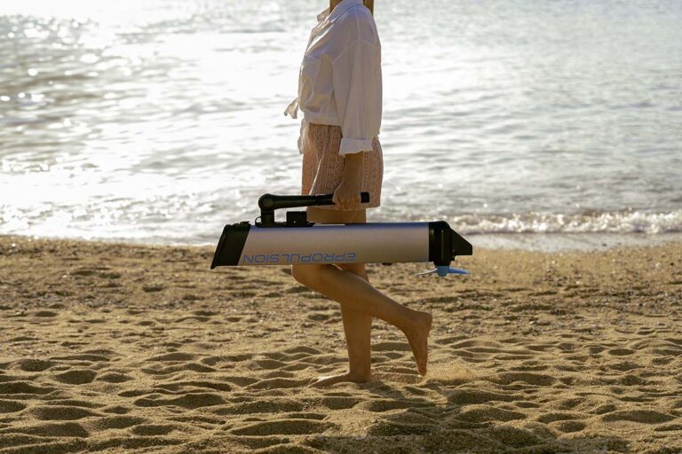 ERKE Marine eLITE Electric Outboard Motor Has A Rudder-like Shaft Where ...