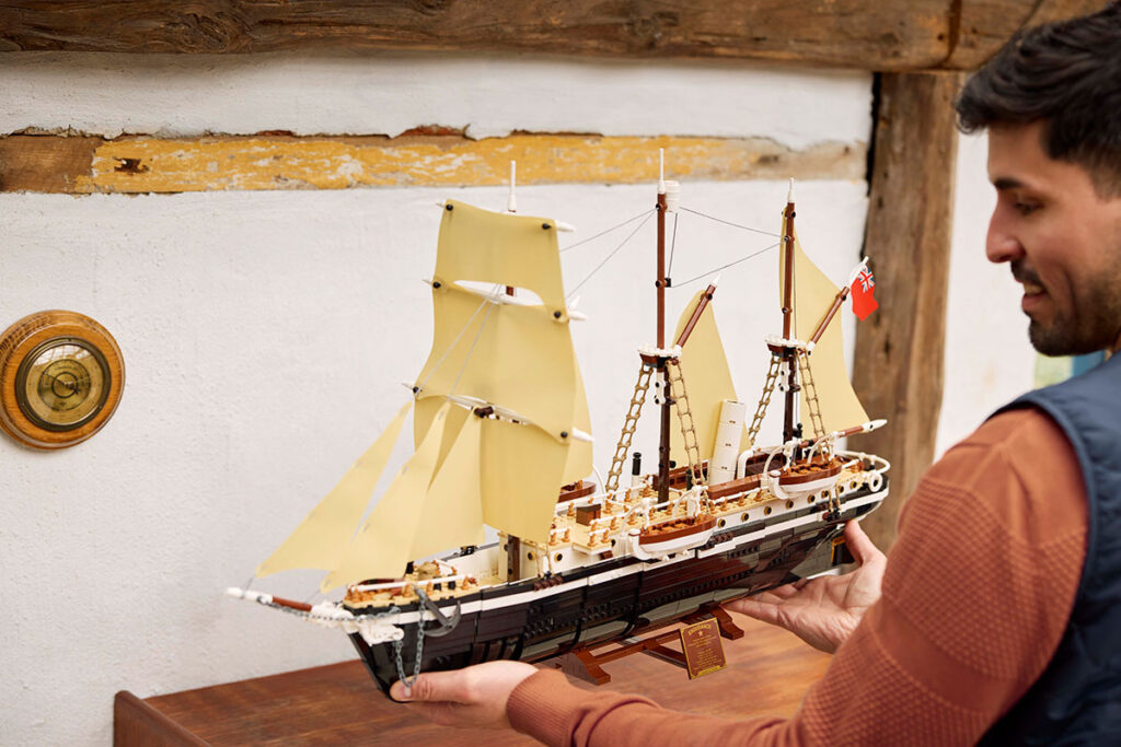 LEGO Icons The Endurance Ship (10335)