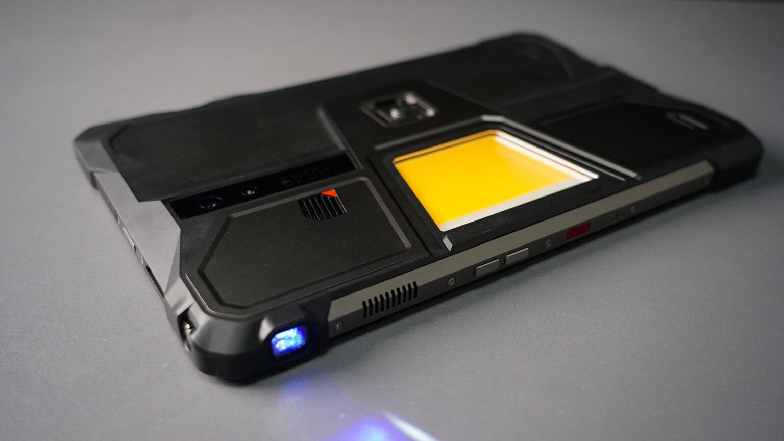 8849 Tank Pad Is A Rugged Tablet With Built-in Projector And Camping ...