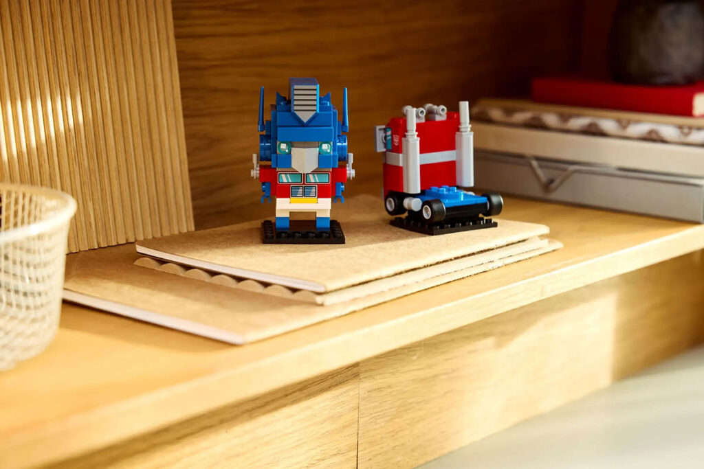 LEGO BrickHeadz Optimus Prime Robot & Vehicle (40803)
