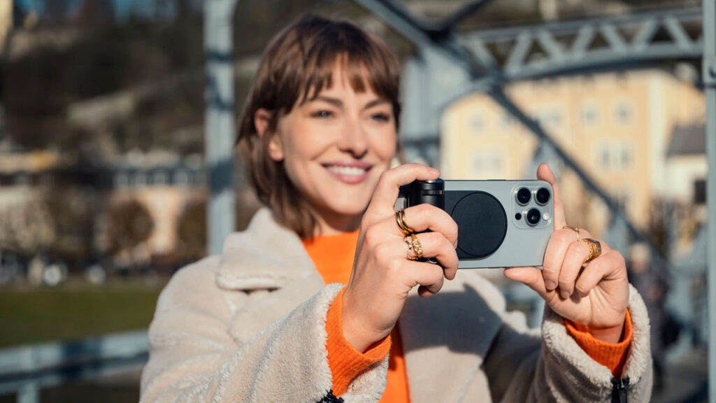 Leica LUX Grip for iPhone